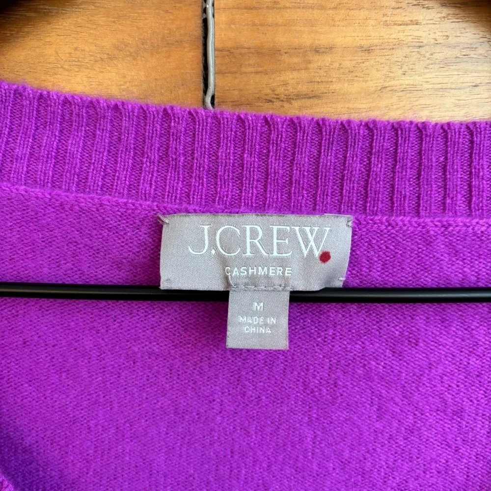 J.Crew Women’s Cashmere shrunken V-neck sweater, Size M